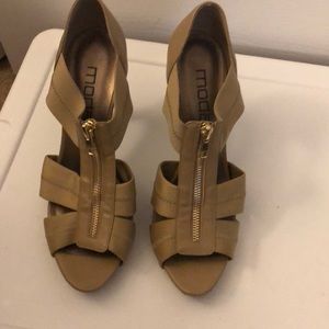 Moda Spana high heeled shoes